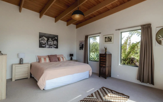 Seaview Sojourn - Waiheke Escapes