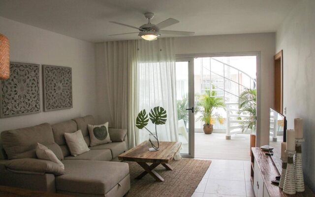 Luxurious Pent House Steps From The Beach F4 Los Corales Playa Bavaro