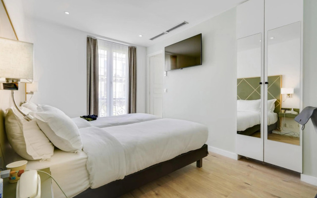 Hotel B Square
