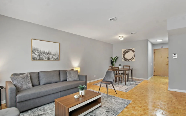 Prime 2BR Chicago Apartment