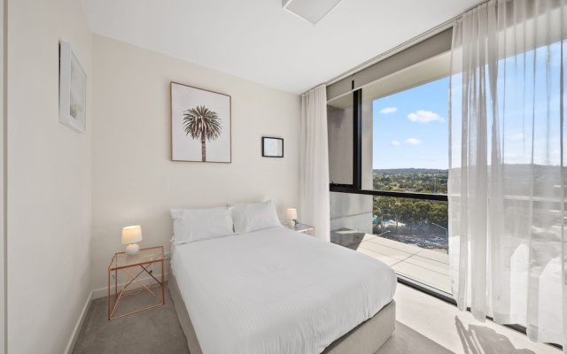Elegant 2-bed With Pool, Alfresco Dining & Balcony