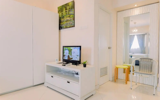 Homey And Big Studio Apartment At The Wave Kuningan