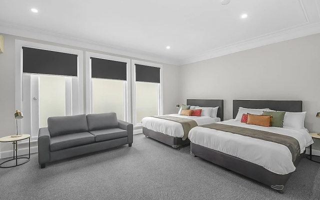 Horse and Jockey Hotel Homebush