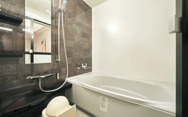 Lacer Okinawa Naha Tomariport