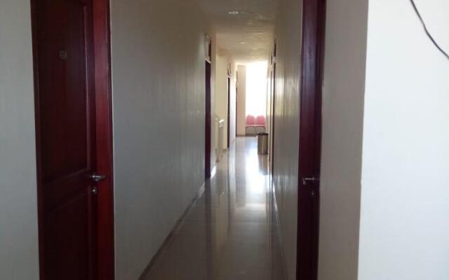 RedDoorz @ Raya Ngagel 2