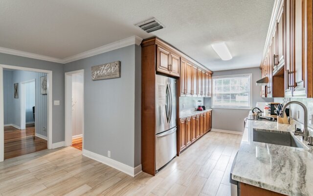 A Large Tropical 7 Bedroom Estate by RedAwning