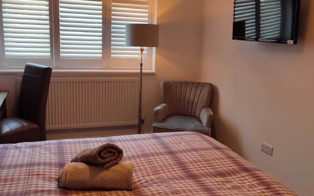 "room in Guest Room - Apple House Wembley -double Ensuite"