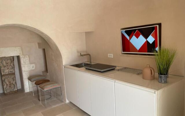 OSTUNI MIRROR trullo and mirror house