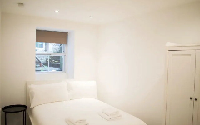 Bright And Modern 2 Bedroom Flat