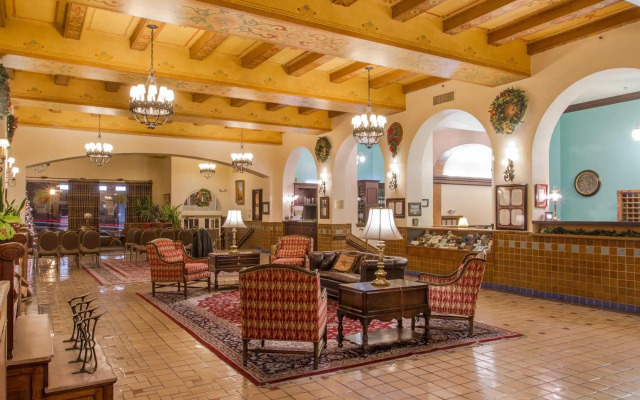 Hassayampa Inn