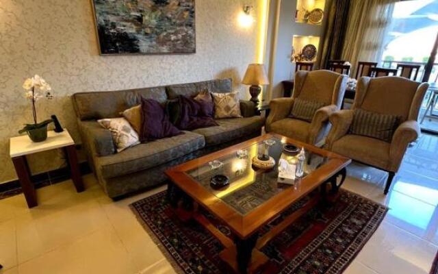 Lovely hotel apart in front Auc