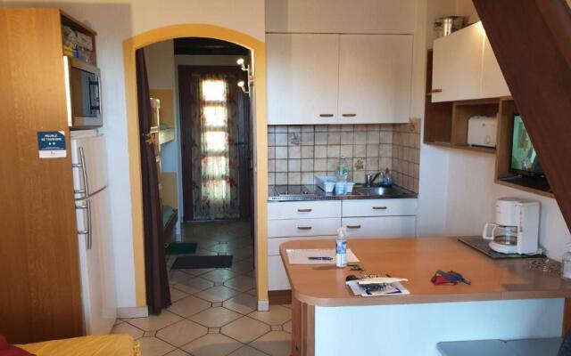 Studio Mezzanine vue port et mer