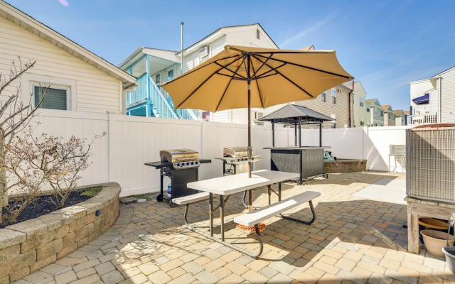 Walk to Beach: Wildwood Apt w/ Balcony!