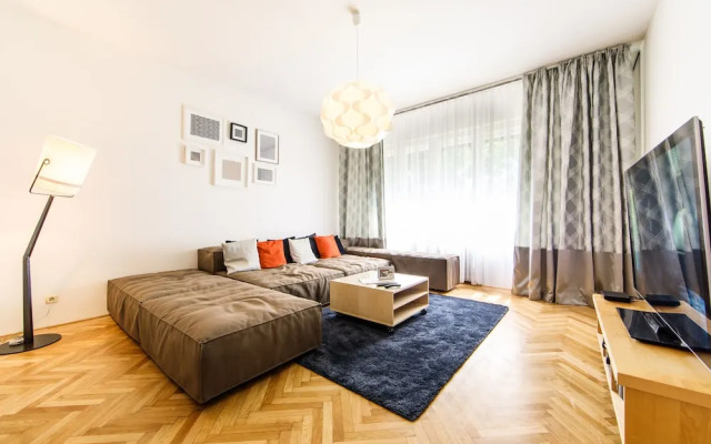 APLEND CITY Hviezdoslavovo námestie