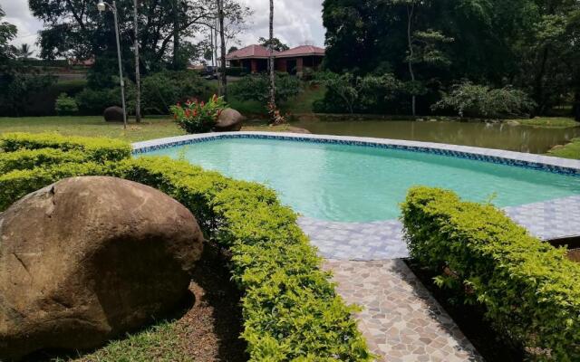 Nakury House, condominium with pool, WIFI