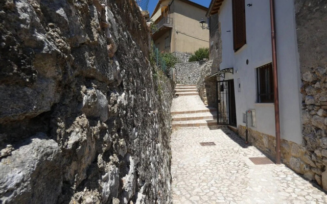 SCAPPO IN UMBRIA, Il Vicoletto