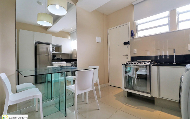 Studio moderno e silencioso na quadra da praia em Ipanema!