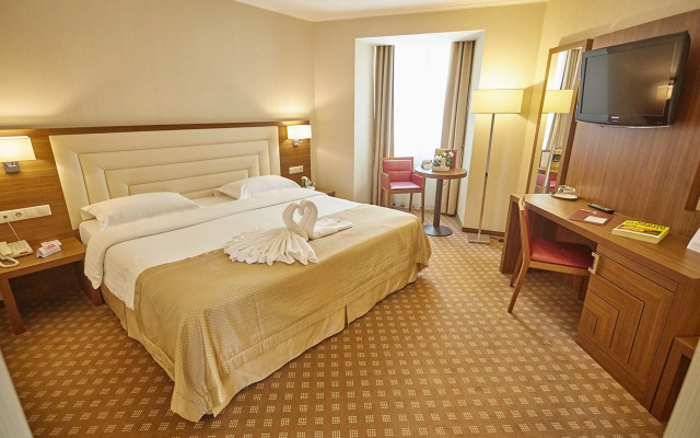 Central Plaza Hotel
