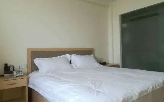 Zhenfeng Business Hotel