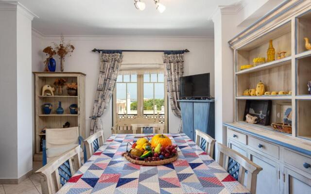 Wonderful Flats with Pool by Host Wise