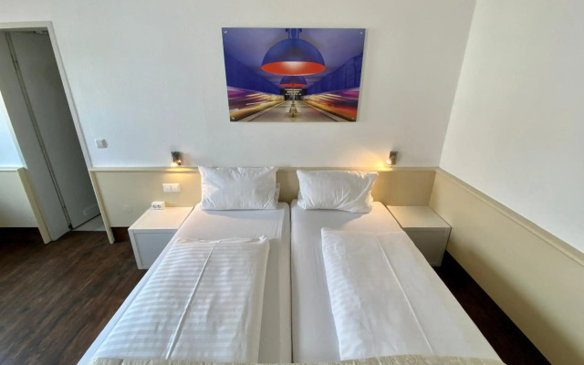 The 4 You Hostel & Hotel
