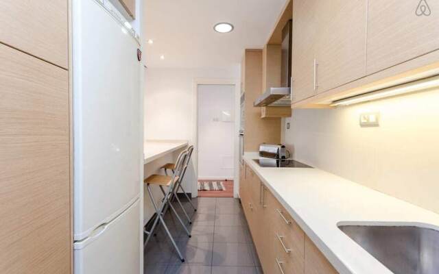 Modern 2 Bedroom Flat Next to Camp Nou