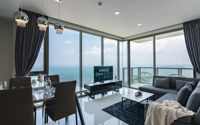 The Riviera Wongamat by Pattaya Holiday