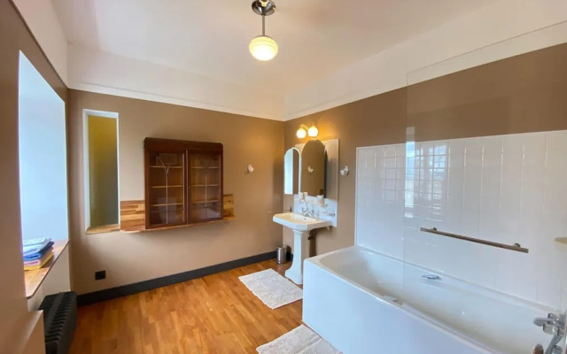 Comfortable Apartment in the Elegant Manor House