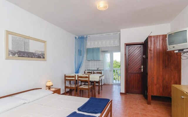 Nice Home in Sreser With Wifi and 3 Bedrooms