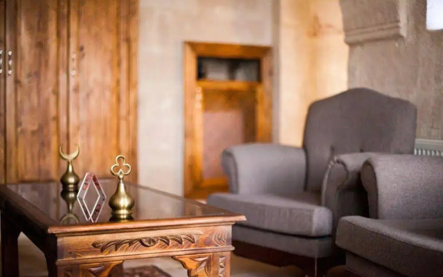 Monte Cappa Cave House