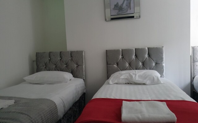 Deluxe 6 bed Suite in Liverpool City Center