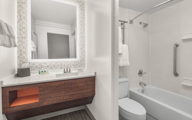Holiday Inn Charleston Riverview by IHG