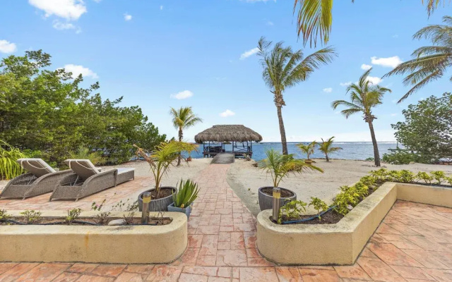 Private Beach Ocean Front Boat Dock Tiki Bar