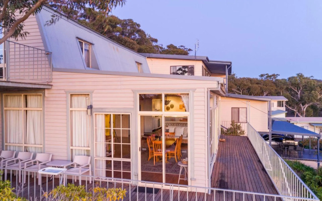 Sea Point at Hyams Beach 4pm Check Out Sundays