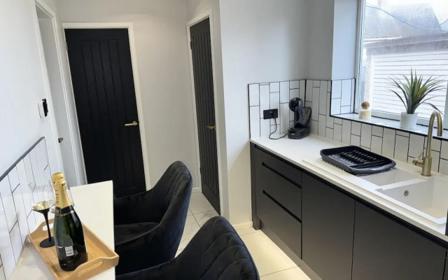 Impeccable 3-bed House in Walsall