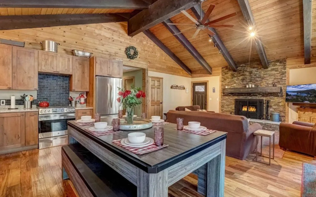 Willow's Hideaway - Pet Friendly Cozy Cabin!