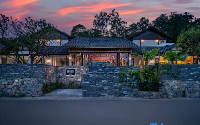 Xunmiri Qinin Villa