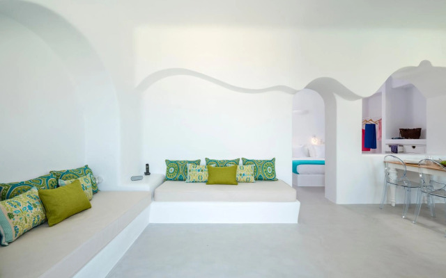 Skyfall Suites - Adults Only