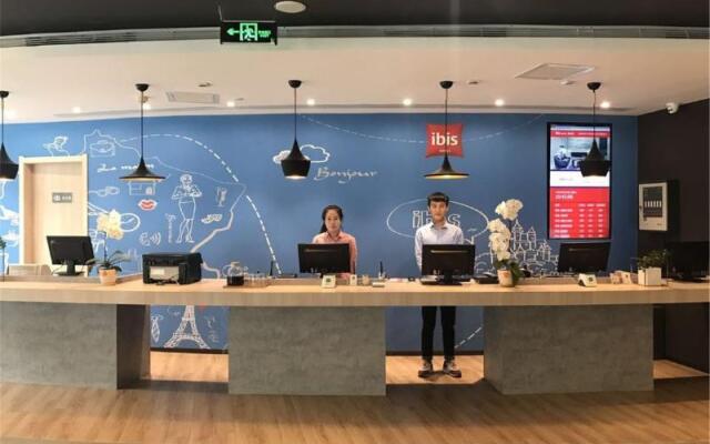 ibis Xinzhou Qiyi Road Hotel