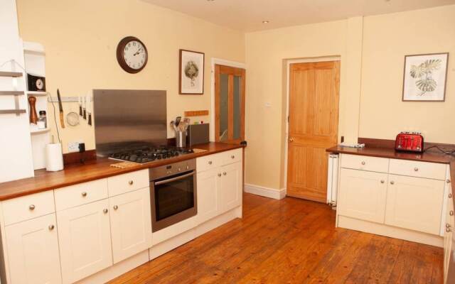 3 Bedroom House In Bath With Garden