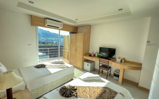 Red Sapphire Hotel