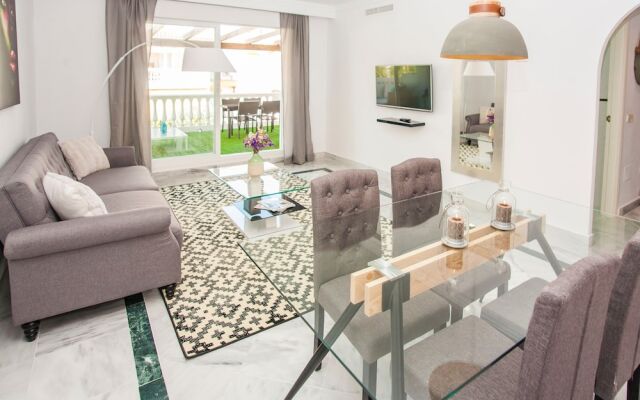 Dama de noche Playground