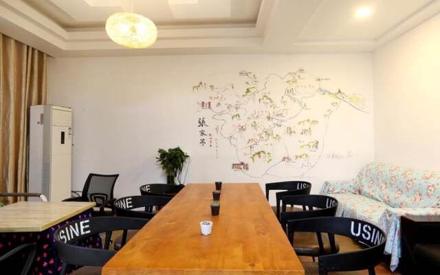 Flower House Girl Youth Hostel