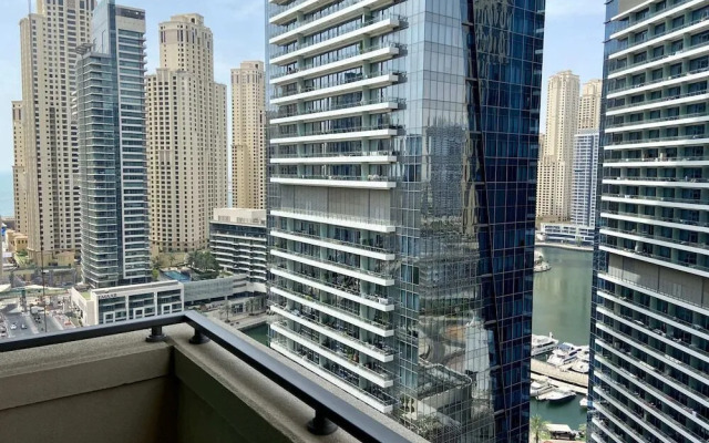 Al Majara Tower 1 by Guestready
