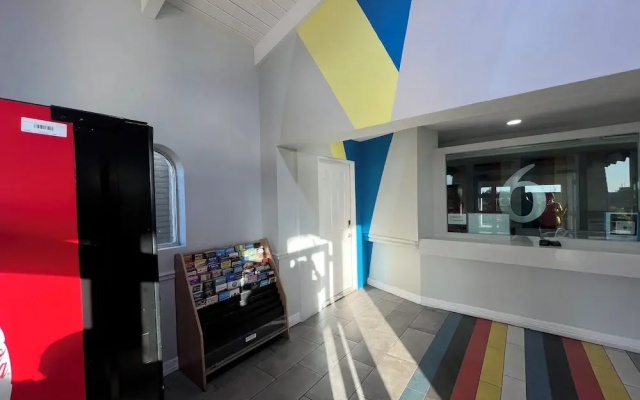 Studio 6 Phoenix, AZ - Midtown