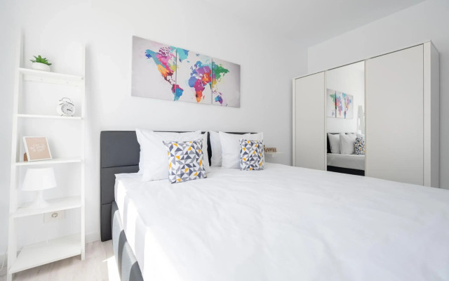 Trendy flat by the University