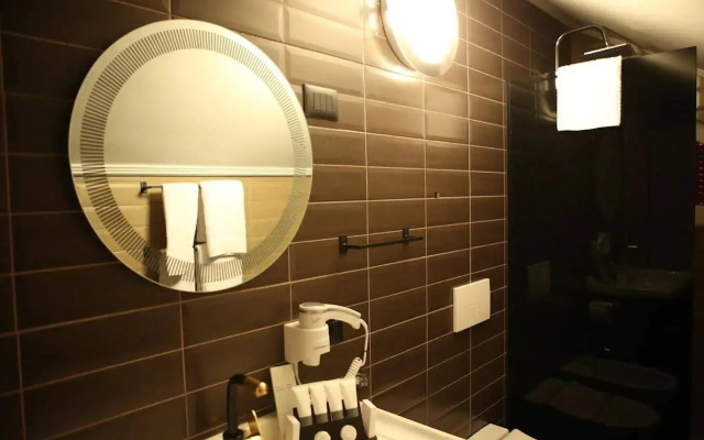 Dark Boutique Hotel