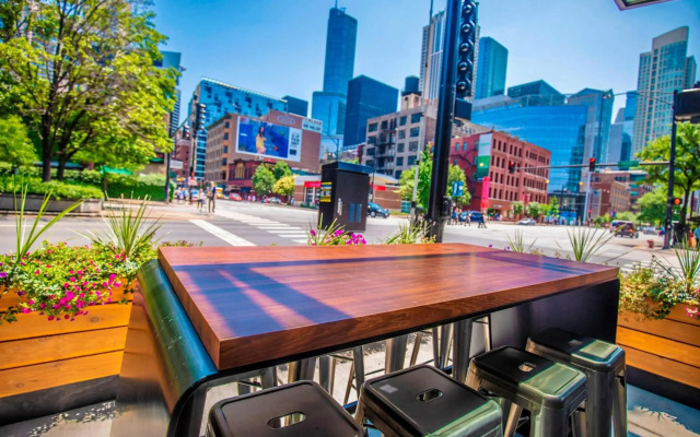 Moxy Chicago Downtown