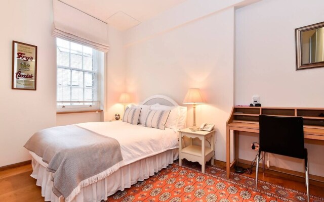 Elegant 3 Bed Apt With Rooftop Terrace In Pimlico