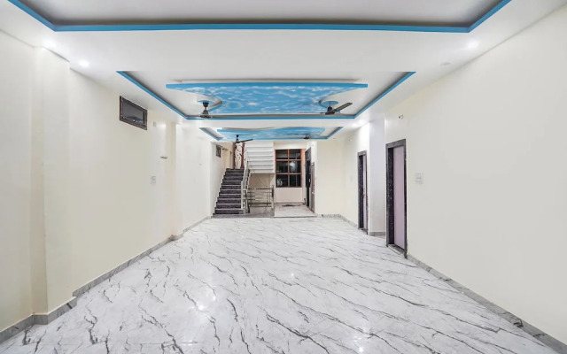 Fabhotel Radhika Palace